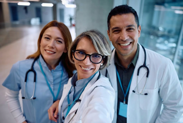 Doctores sonriendo.