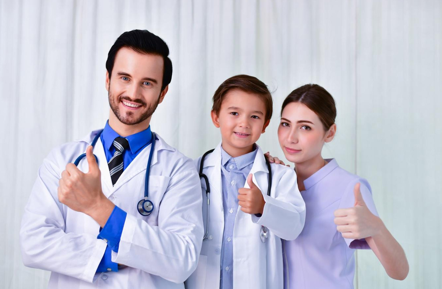 Familia con un doctor